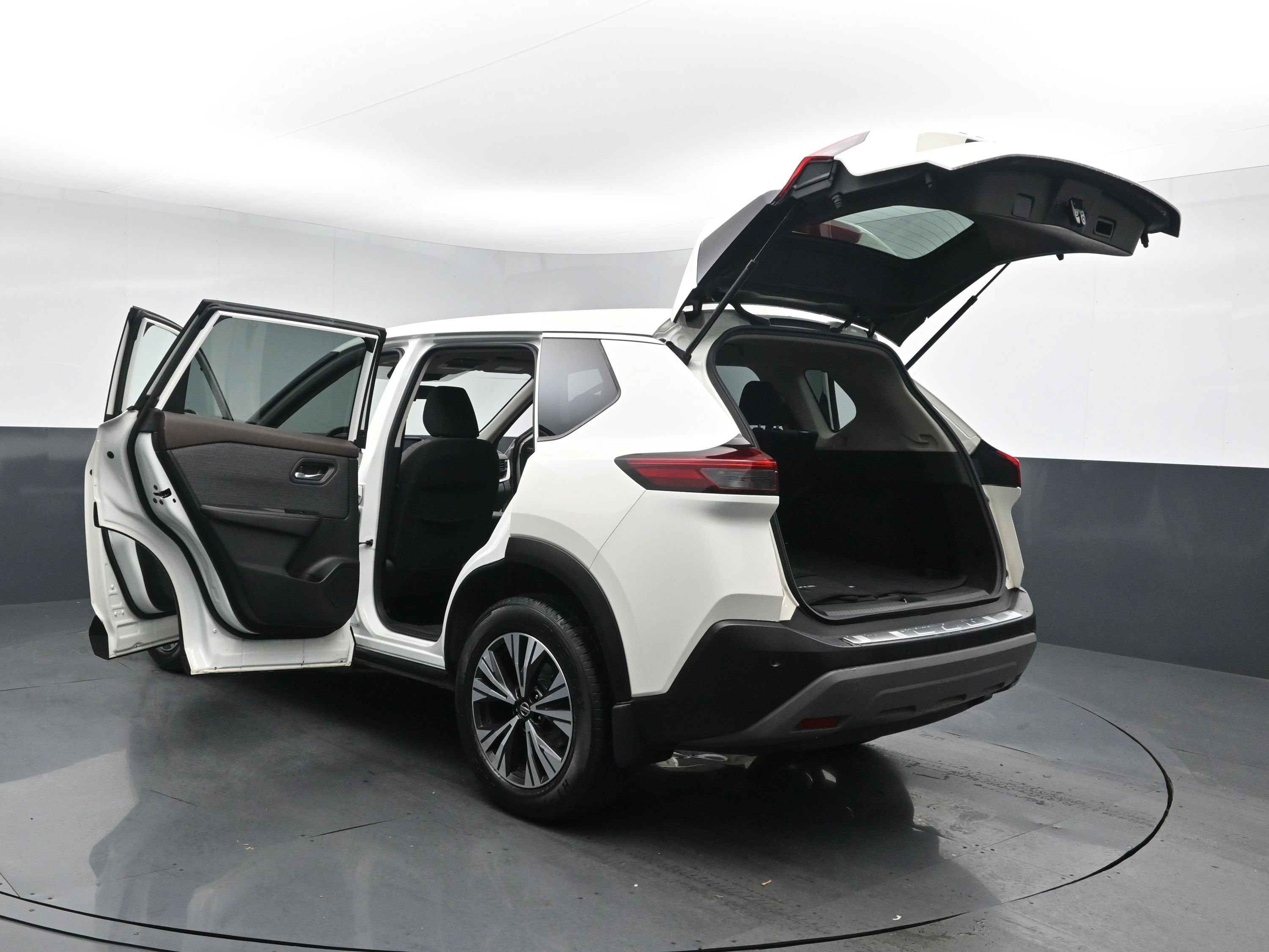 Used 2021 Pearl White Tricoat Nissan SV image 26
