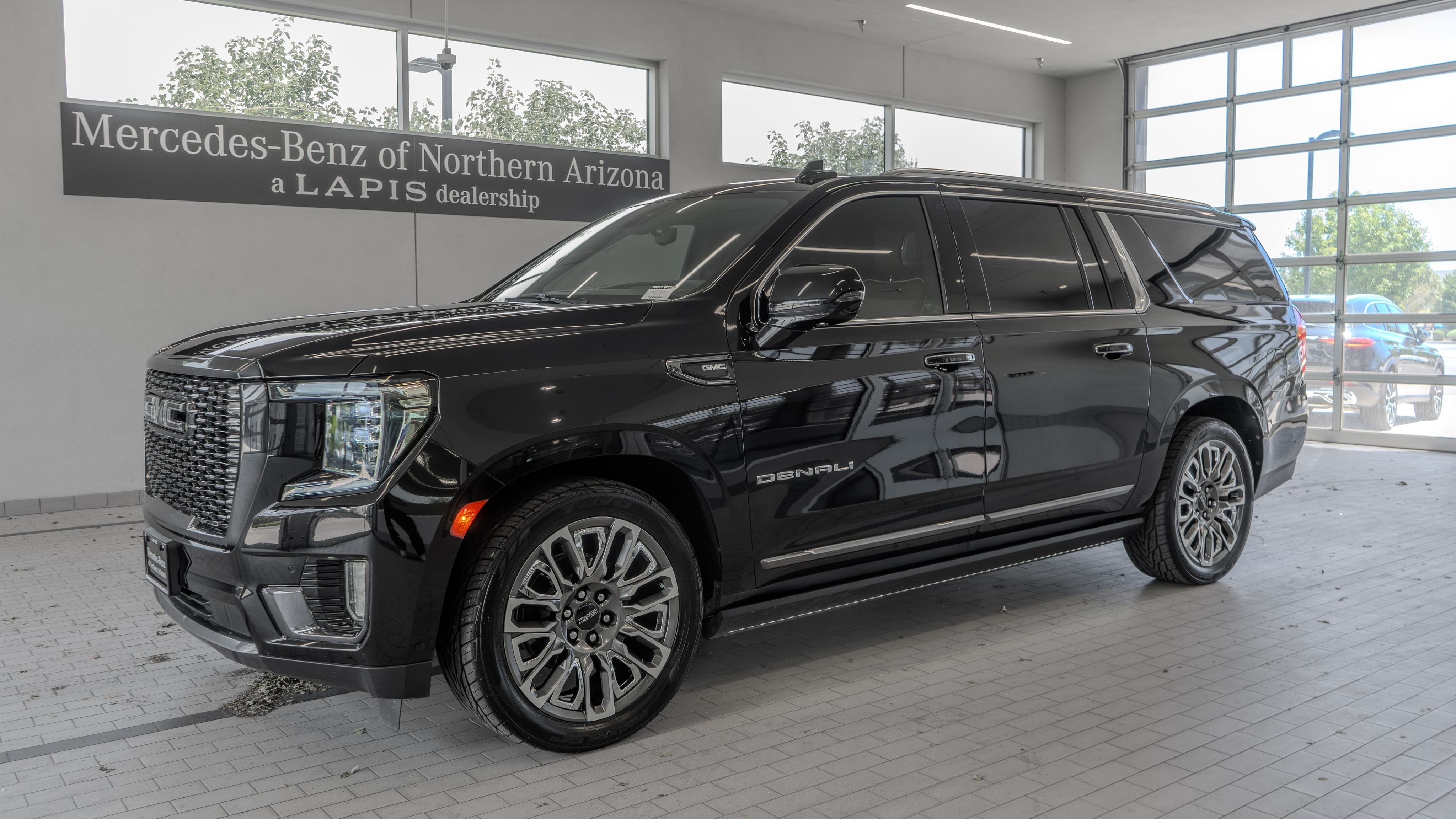 Used 2024 Onyx Black GMC Denali Ultimate image 3