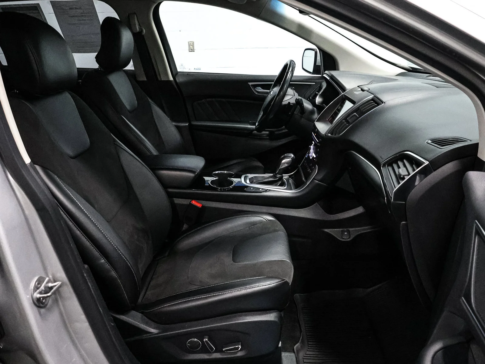 Used 2018 Silver Ford Sport image 23