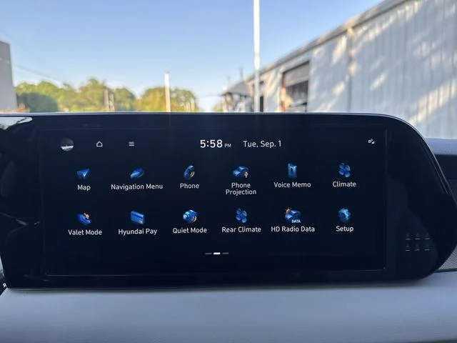 Used 2025 Silver Hyundai SEL Premium image 23