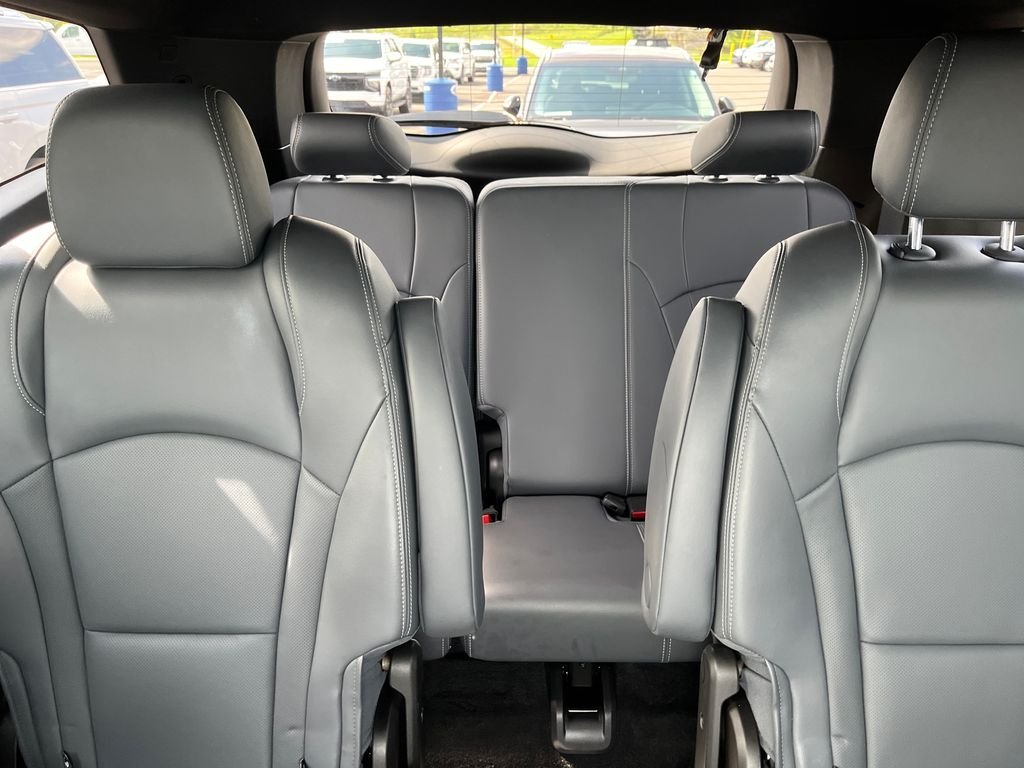 Used 2022 Silver Buick Essence image 21