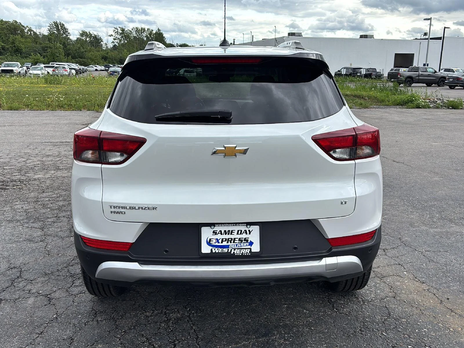 Used 2024 Iridescent Pearl Tricoat Chevrolet LT image 7