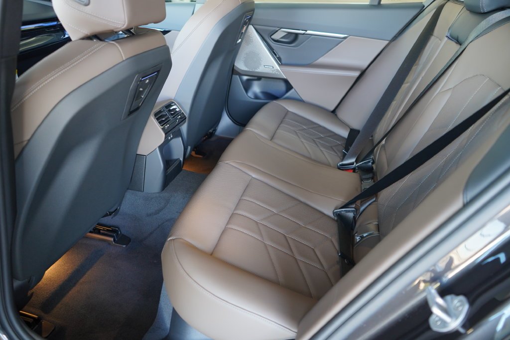 Used 2026 Dark Graphite BMW 530i image 20