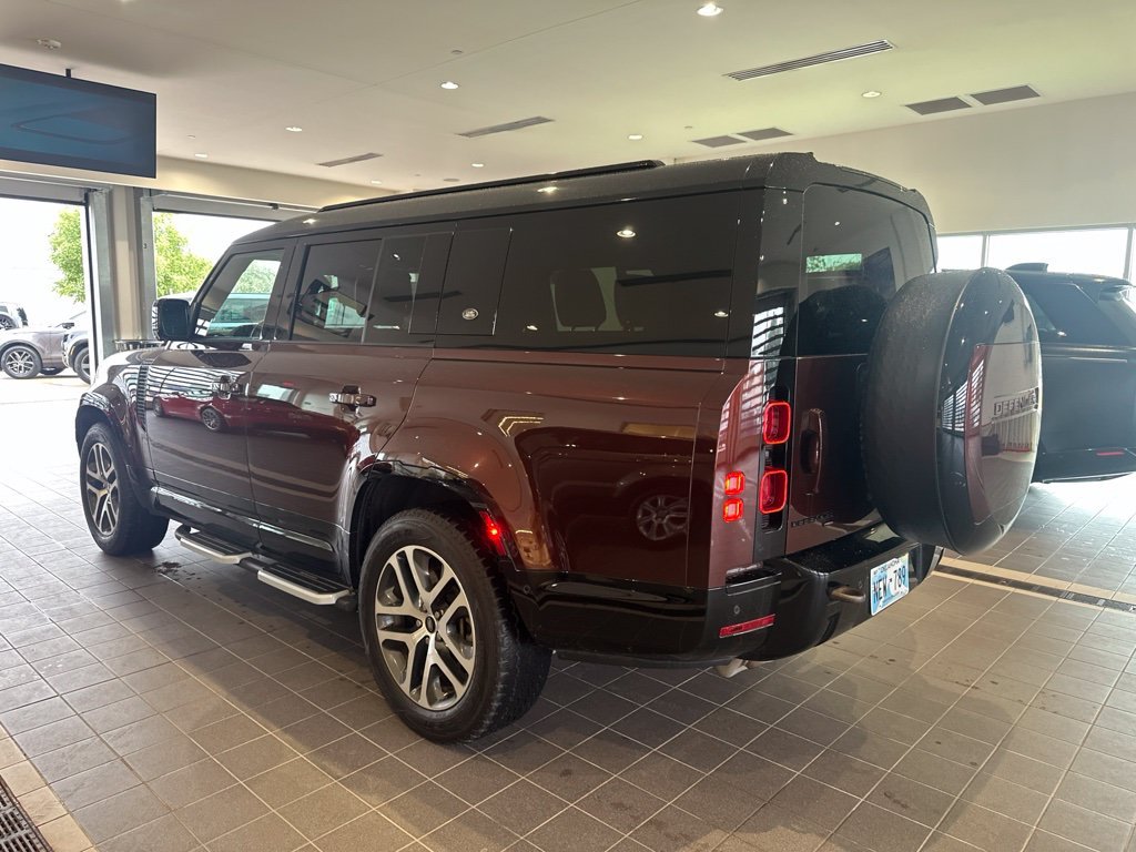 Used 2023  Land Rover X-Dynamic SE image 2