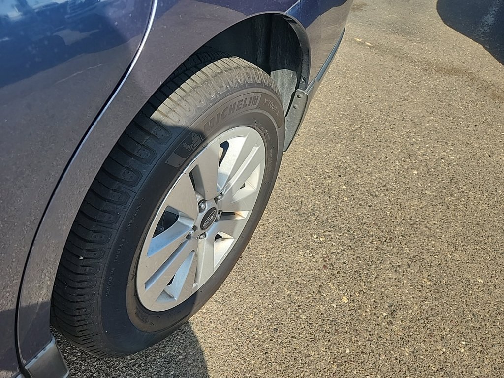 Used 2016 Twilight Blue Metallic Subaru 2.5i Premium image 8