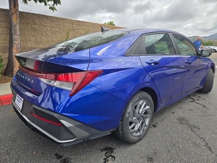 Used 2024 Blue Hyundai SEL image 7