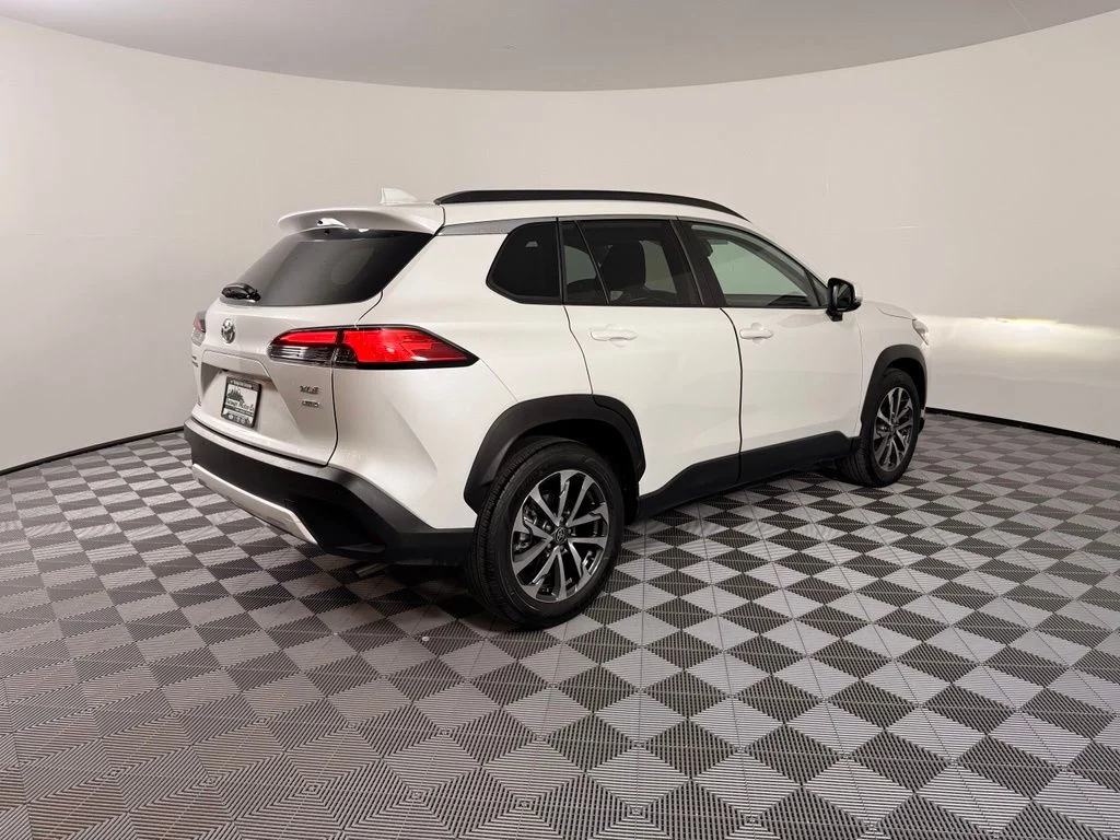 Used 2023 Beige Toyota XLE image 9