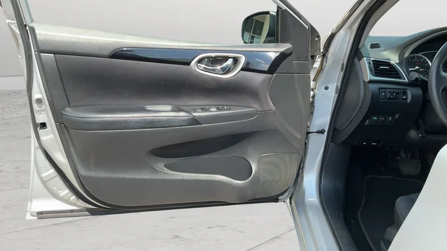 Used 2016 Silver Nissan SV image 18