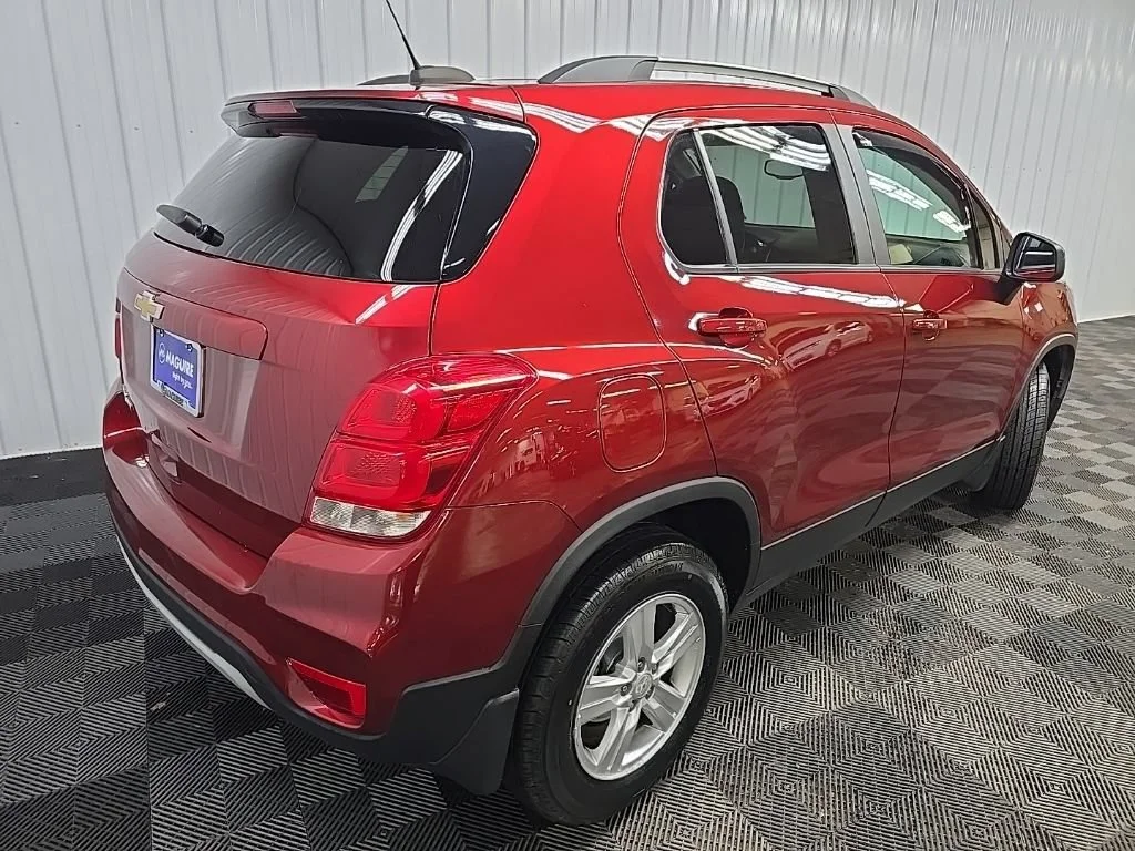 Used 2021 CRIMSON METALLIC Chevrolet LT image 10