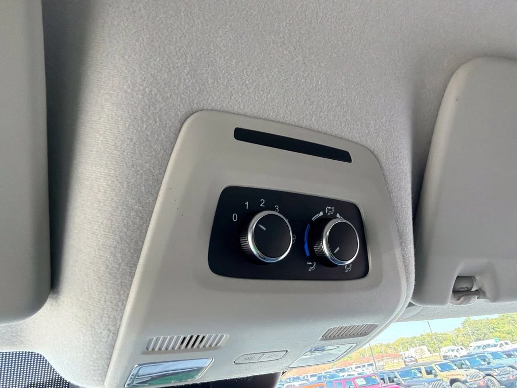Used 2025 Oxford White Ford XLT image 20