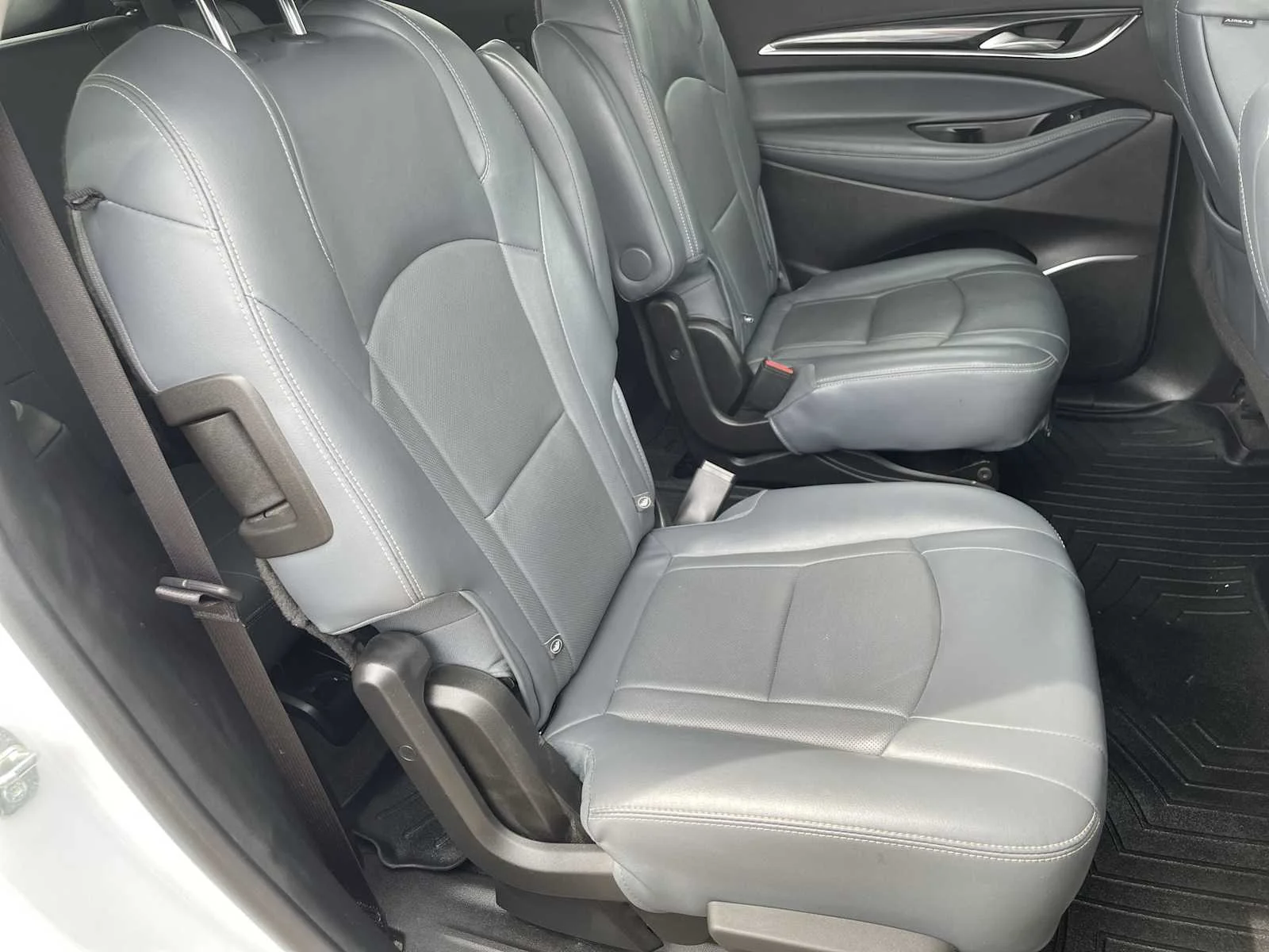 Used 2020 Includes Satin Nickel lower exterior accent color.) Buick Essence image 28