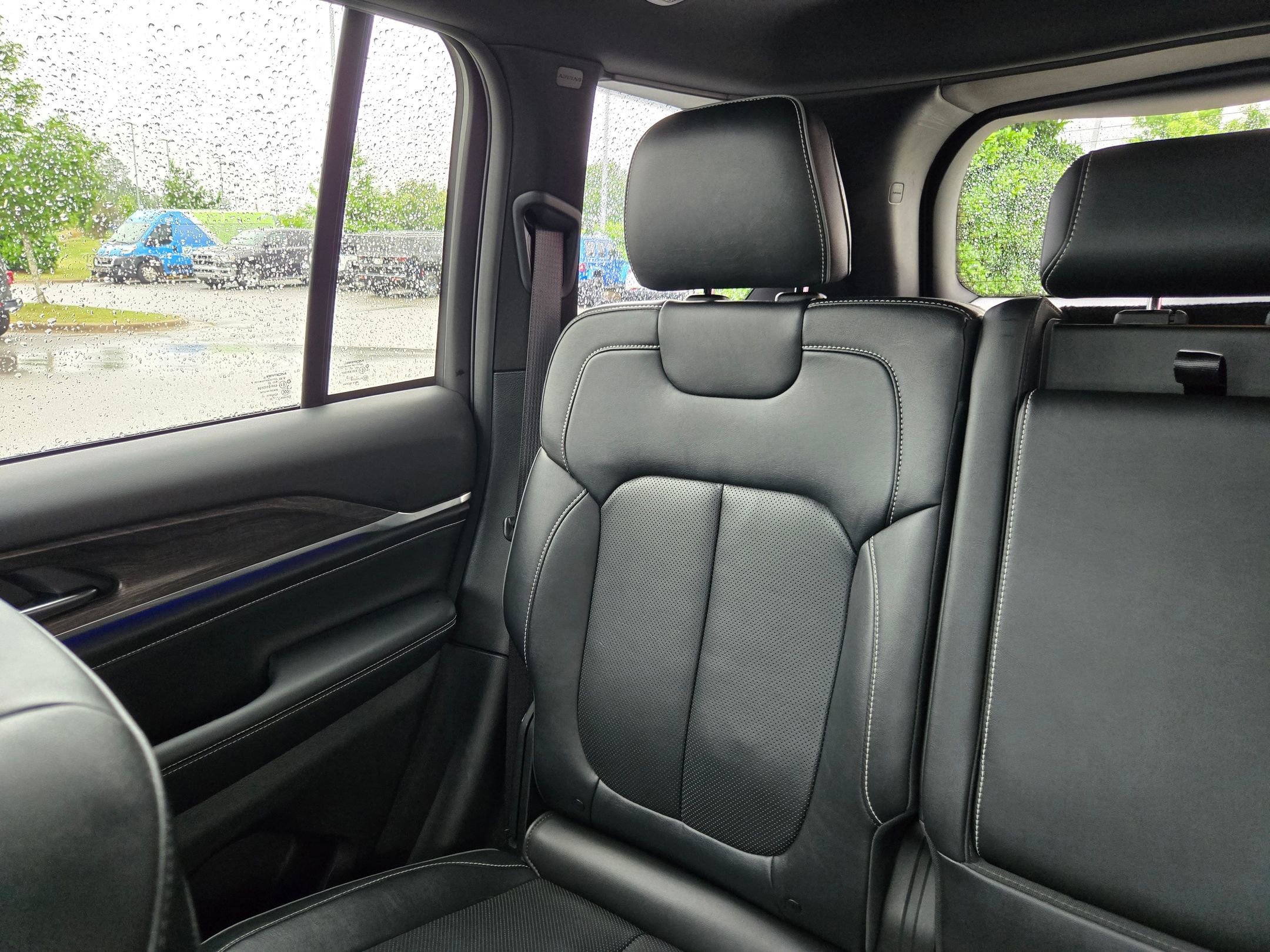 Used 2022 Silver Zynith Jeep Overland image 12