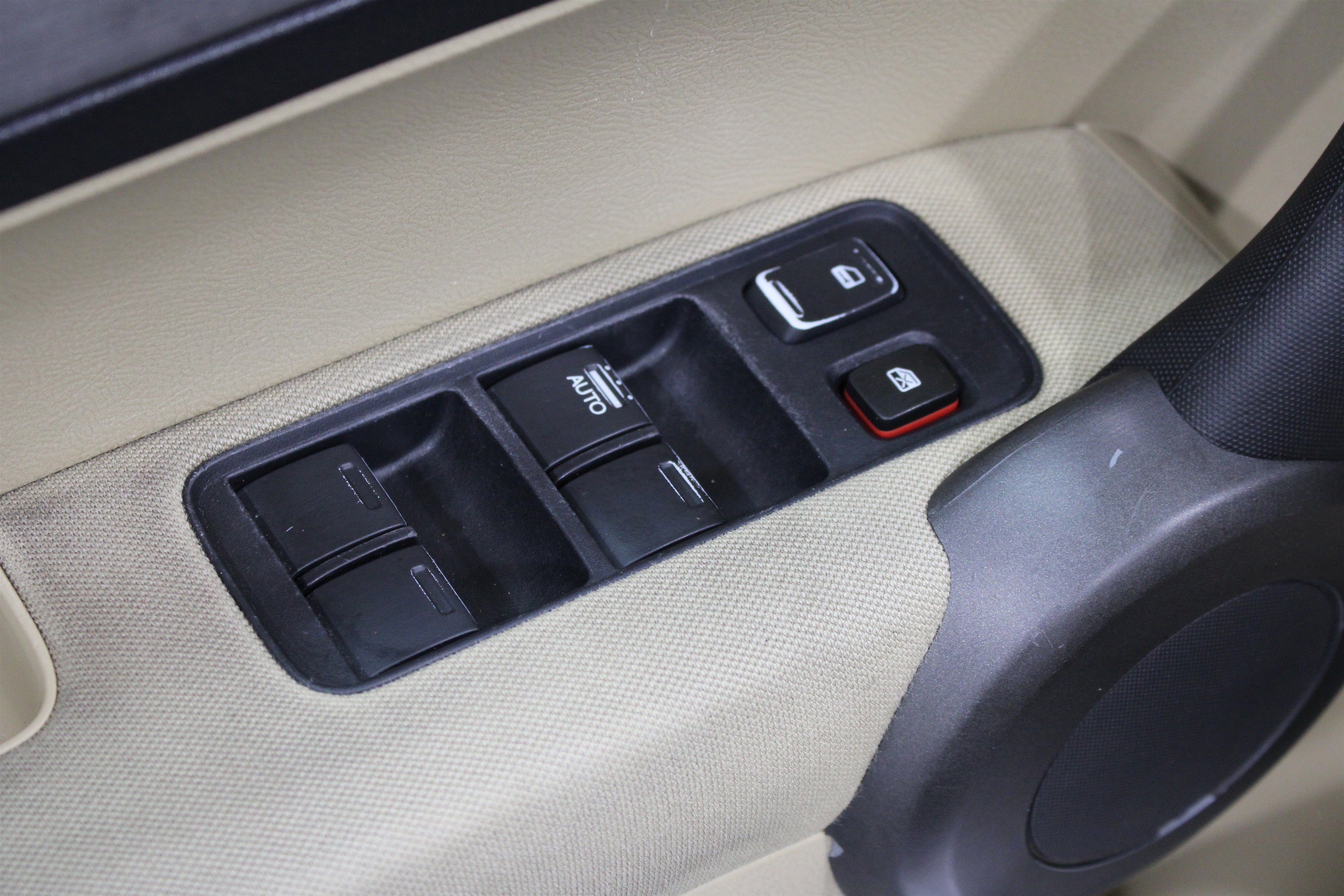 Used 2010  Honda LX image 7