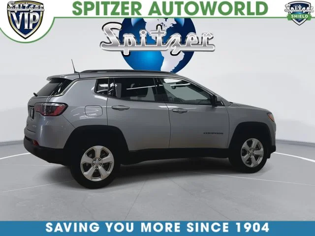 Used 2021 Silver Jeep Latitude image 10