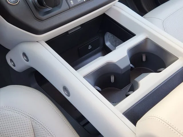 2025 Land Rover Defender X-Dynamic SE - Photo 15