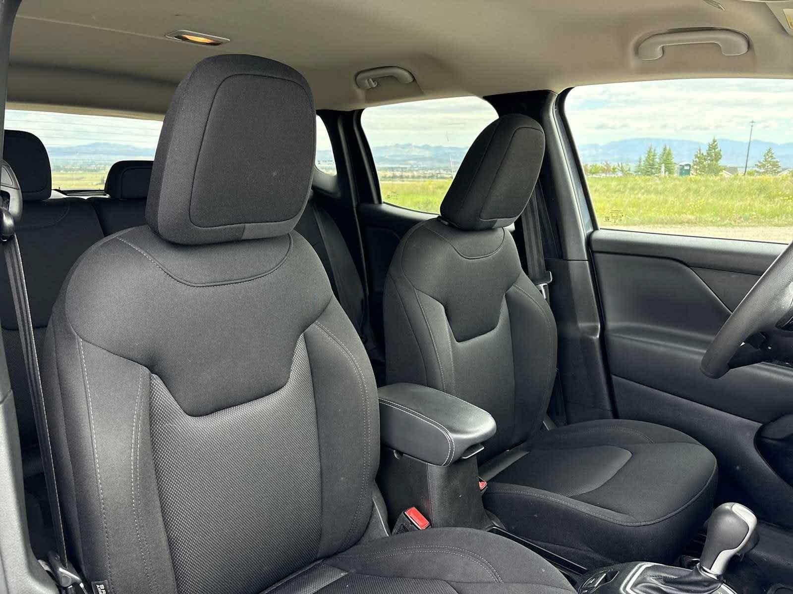 Used 2023 Graphite Gray Jeep Latitude image 10
