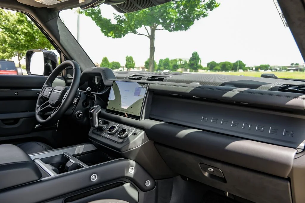 2025 Land Rover Defender V8 - Photo 16