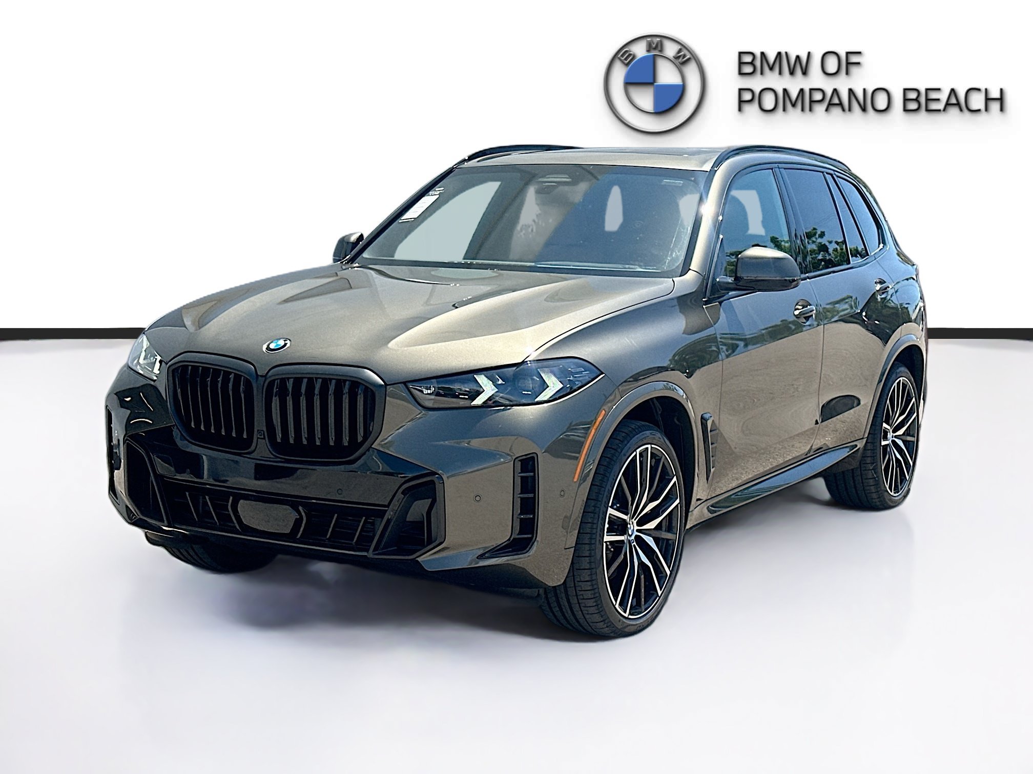 New 2026 Manhattan Green Metallic BMW sDrive40i image 3