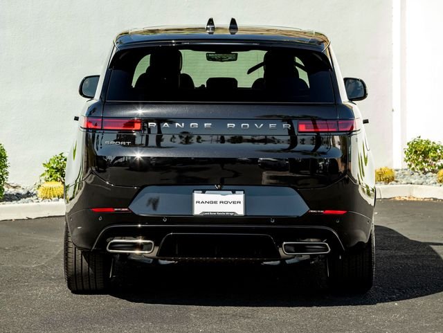 New 2026 Santorini Black Land Rover Dynamic SE image 8