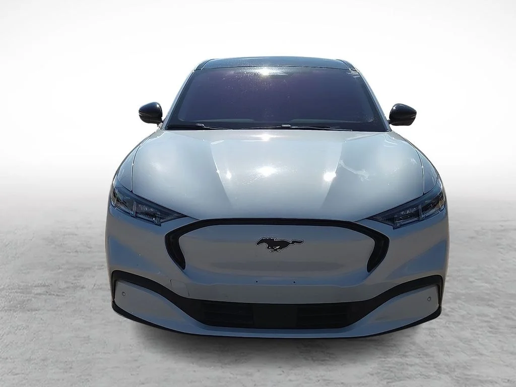Used 2022 White Ford Premium image 3