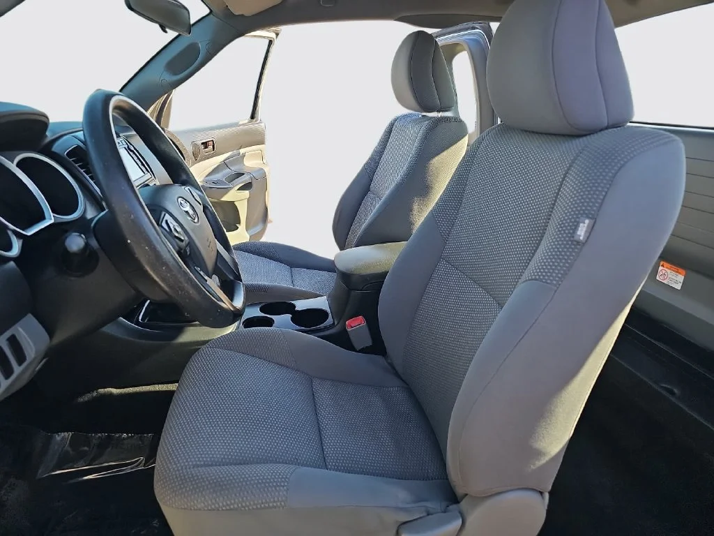 Used 2015 White Toyota Base image 14