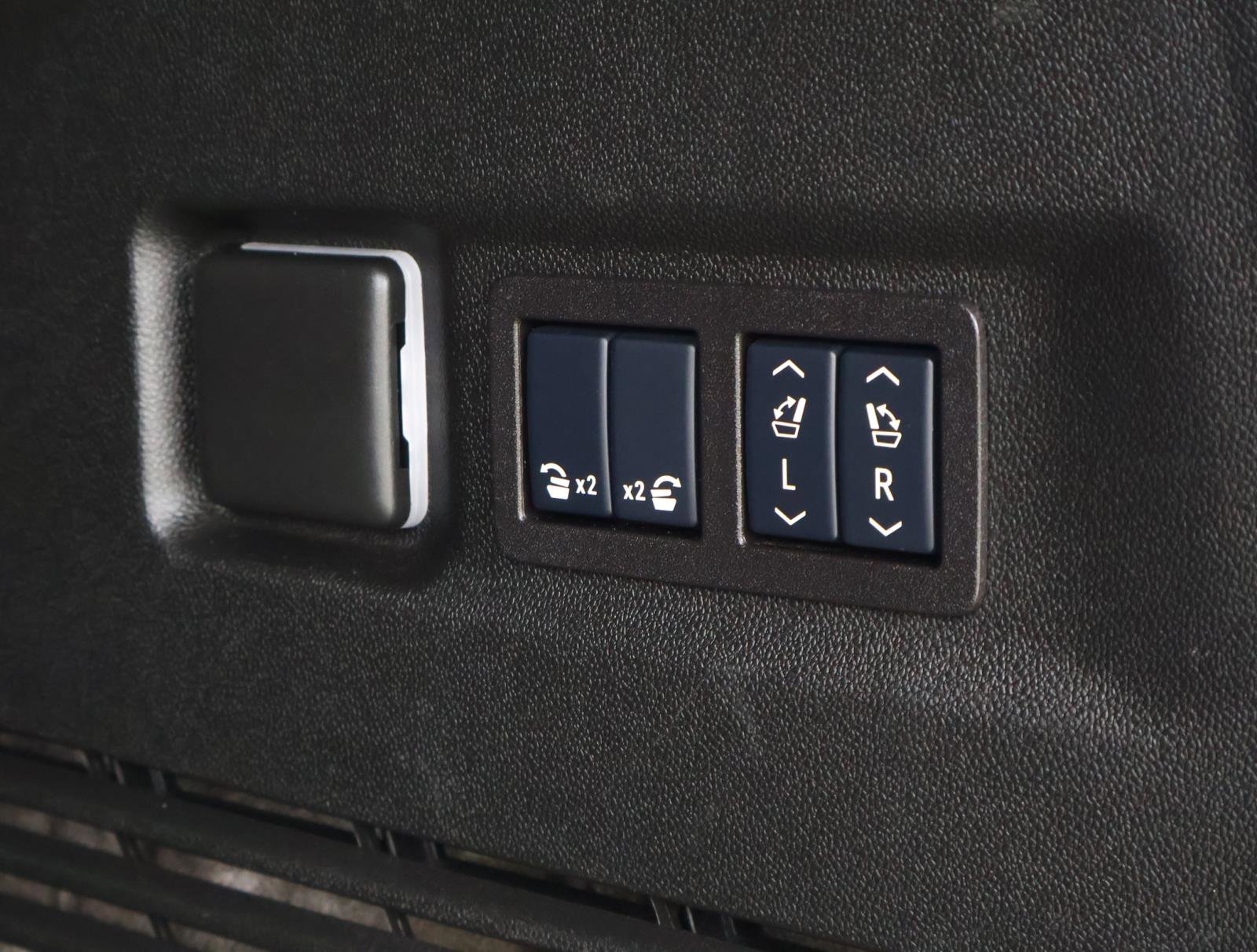 2025 GMC Yukon XL Denali Ultimate - Photo 28