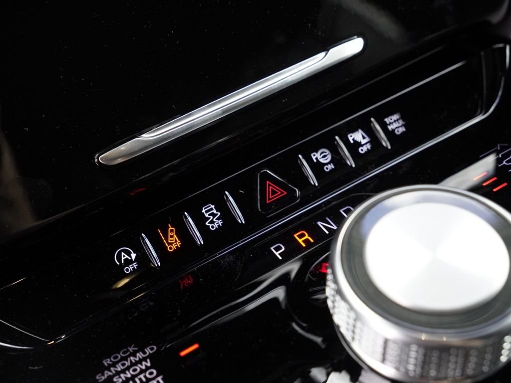 New 2026 Bright White Clear-Coat Exterior Paint Jeep Limited image 15