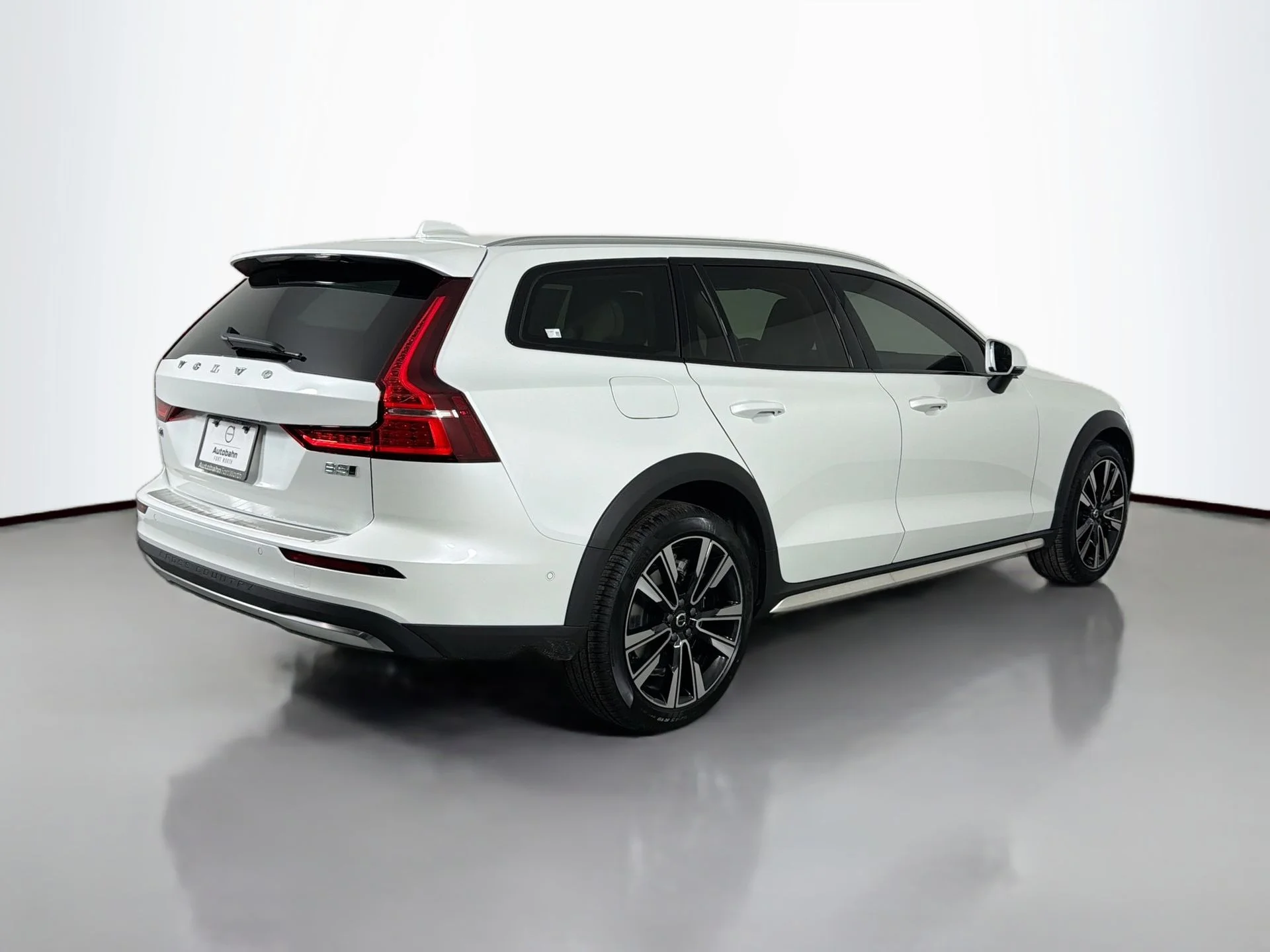 New 2026 Crystal White Volvo Ultra image 5