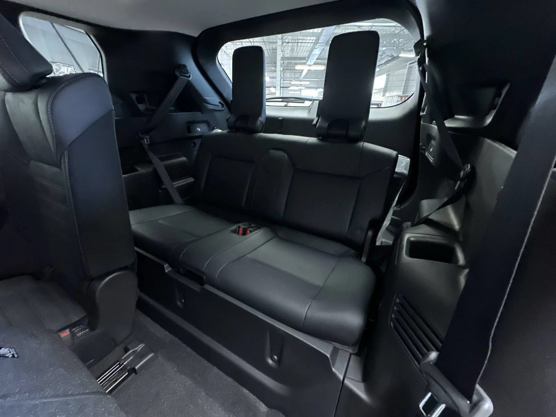 New 2026 Graphite Gray Mitsubishi SE image 24