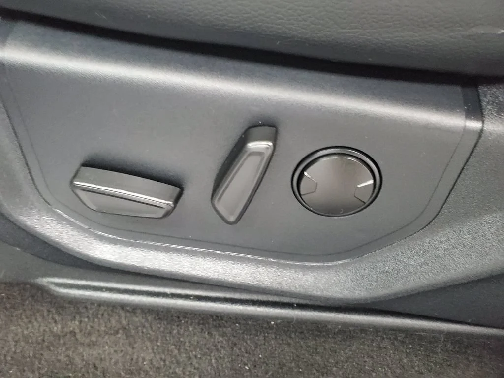 Used 2020 White Ford XL image 9