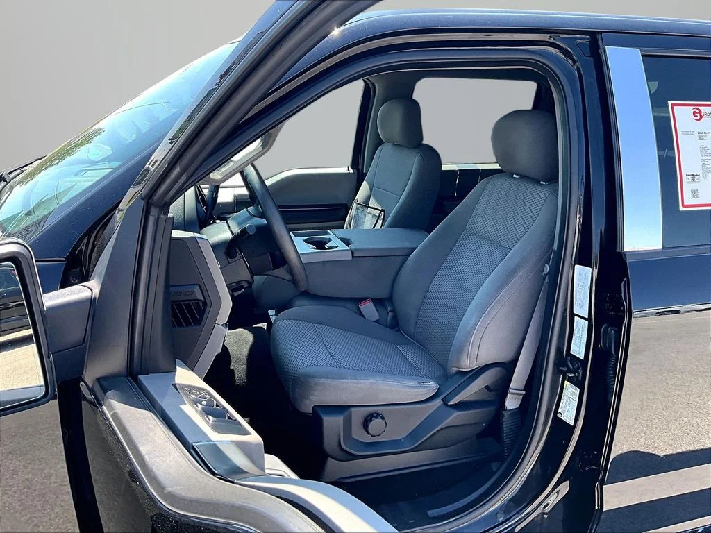 Used 2017 Black Ford XLT image 27