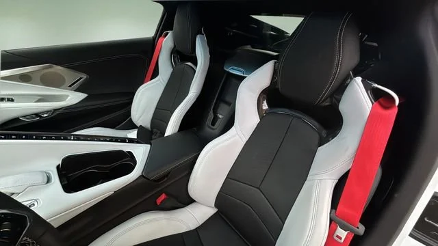 Used 2024 Arctic White Chevrolet 2LT image 21