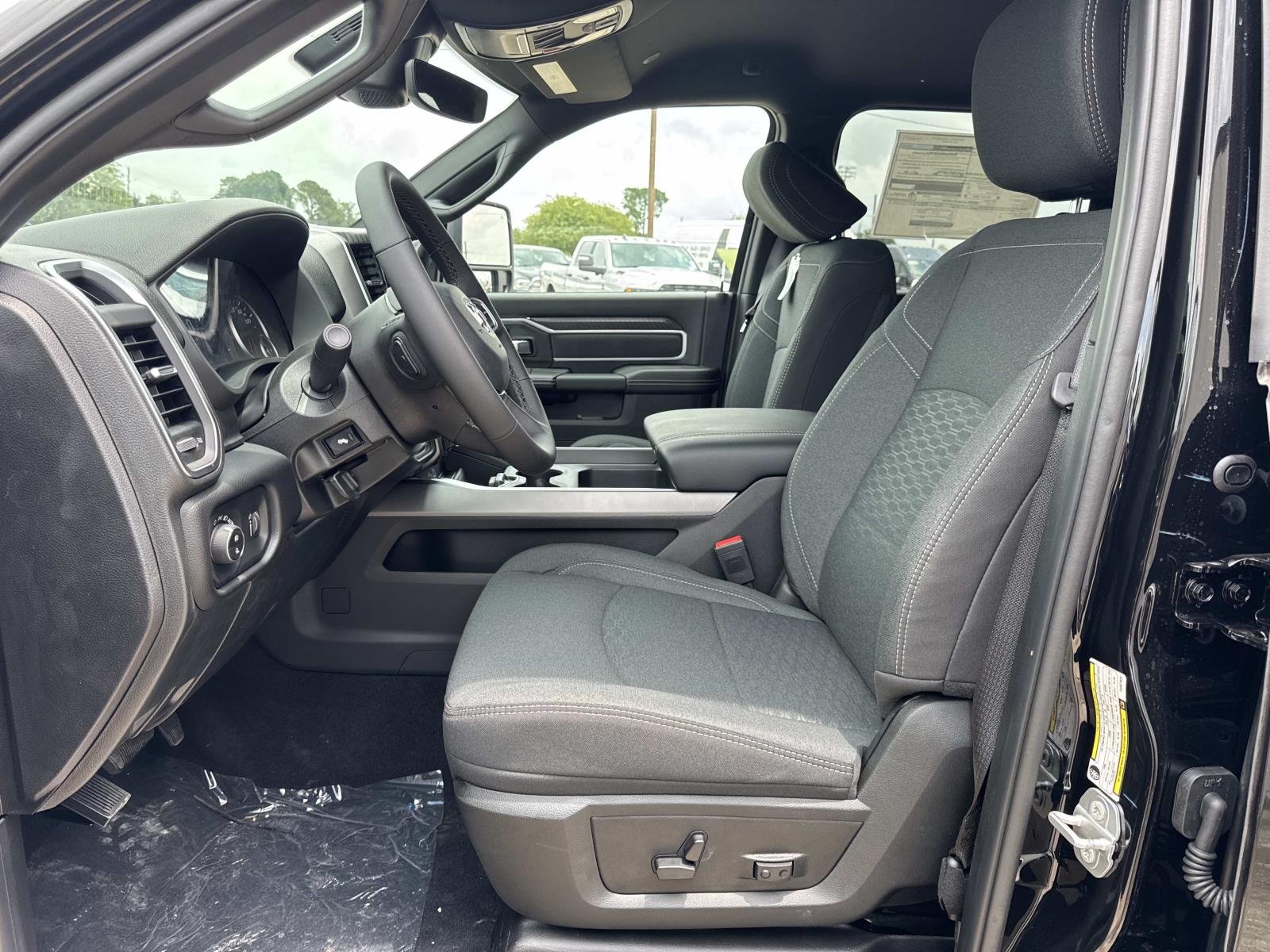 New 2026 Diamond Black Crystal Pearl-Coat Exterior Paint RAM Big Horn image 8