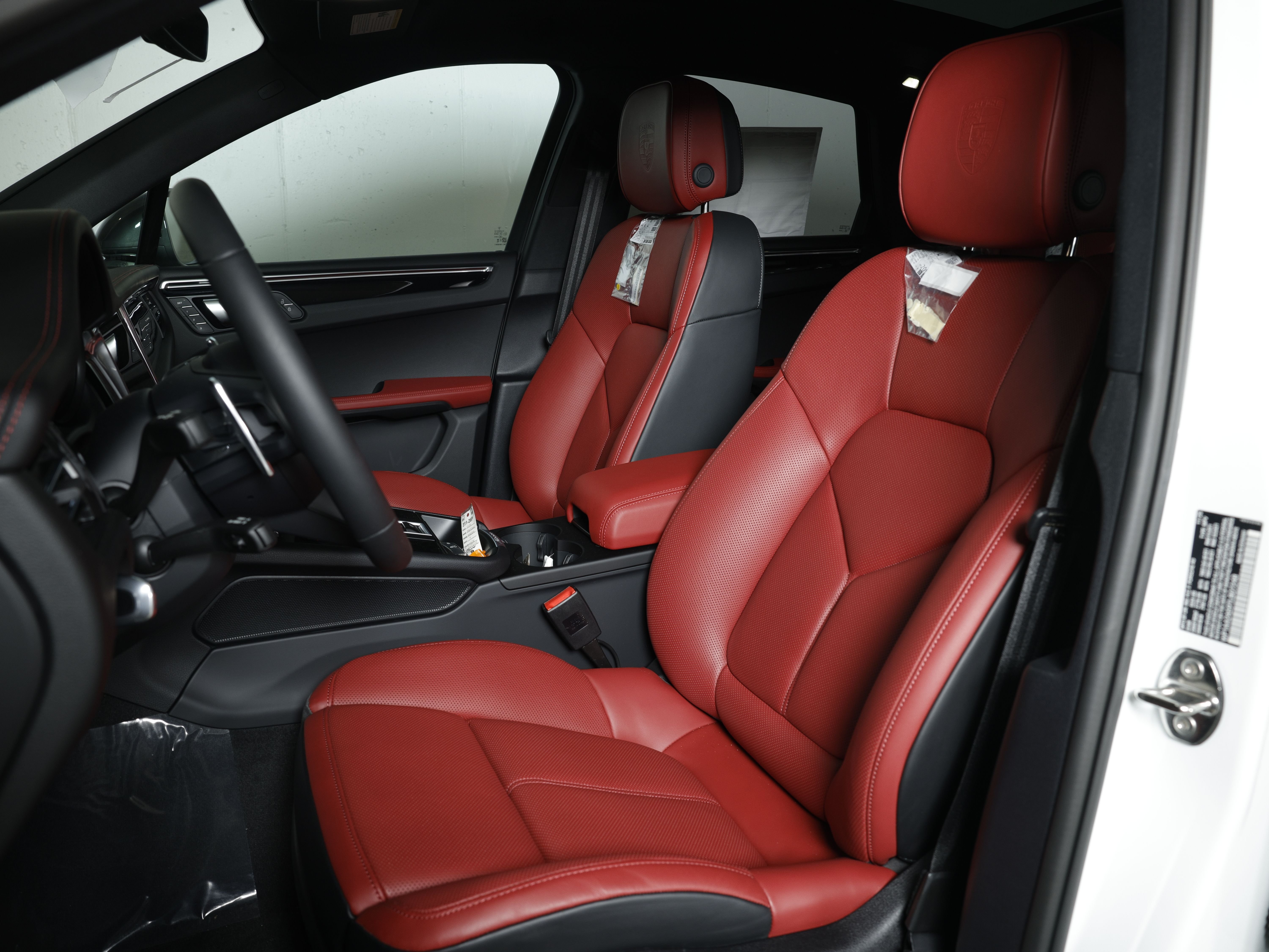 2026 Porsche Macan T - Photo 7