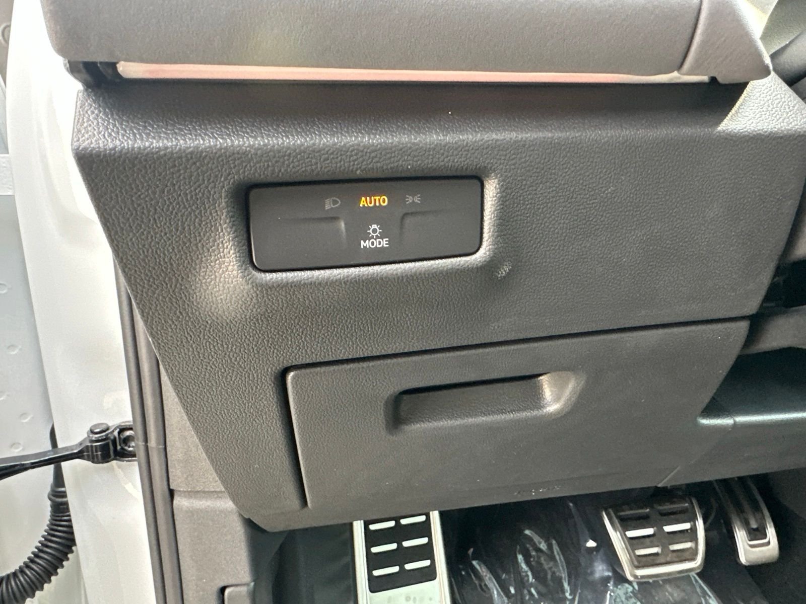 New 2026 White/off-white Volkswagen 2.0T SE R-Line Black image 14