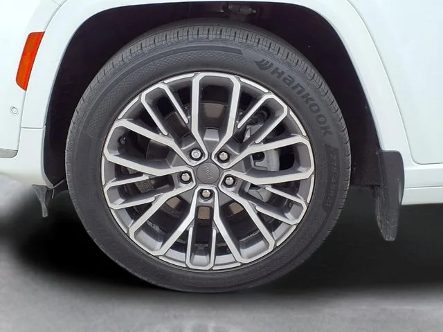 Used 2023 White/off-white Jeep Summit image 12