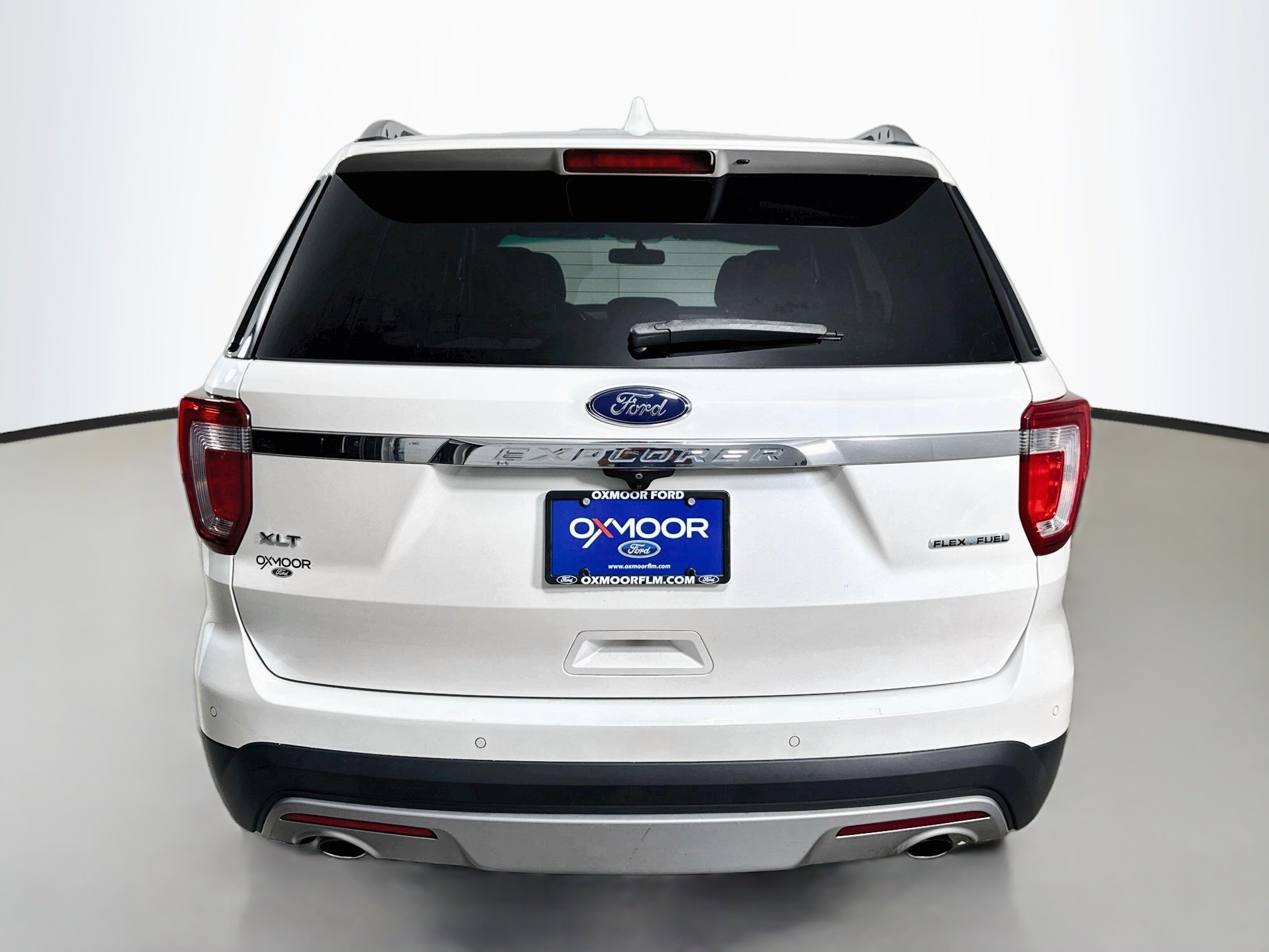 Used 2016 White Platinum Metallic Tri-Coat Ford XLT image 10