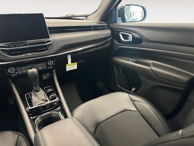 New 2026 Fathom Blue Pearl Coat Jeep Latitude image 11