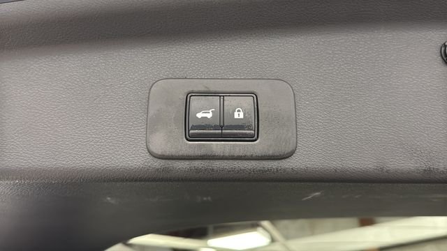 Used 2025 Deep Ocean Blue Pearl/Super Black Nissan SL image 29