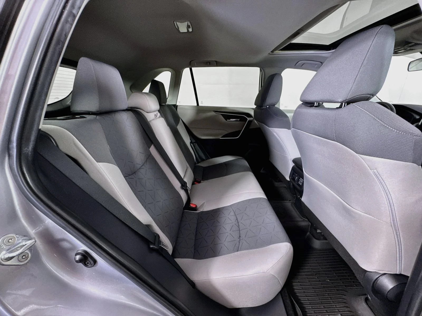 Certified Used 2020 Silver Toyota XLE image 27