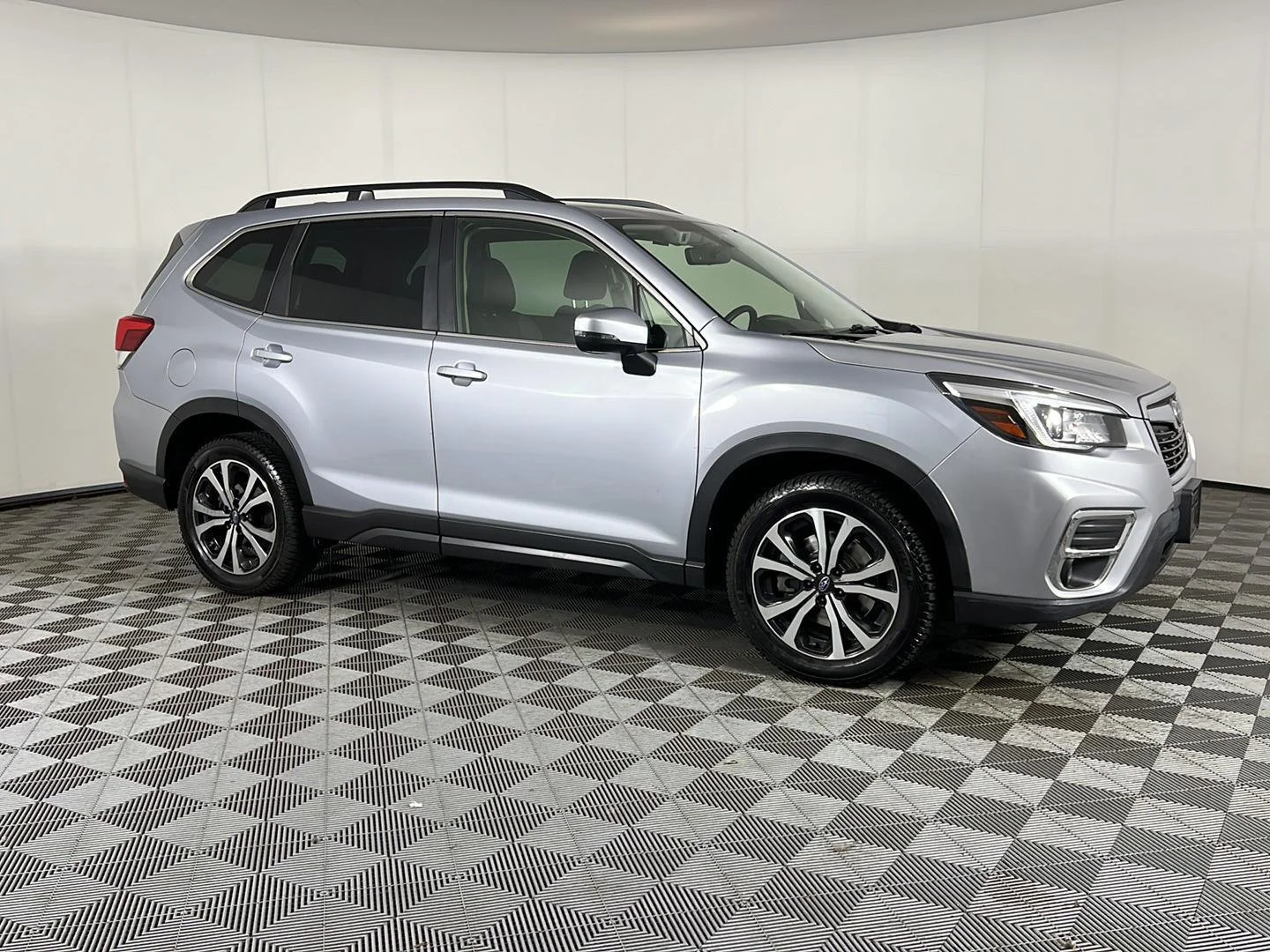 Used 2020 Ice Silver Metallic Subaru Limited image 3