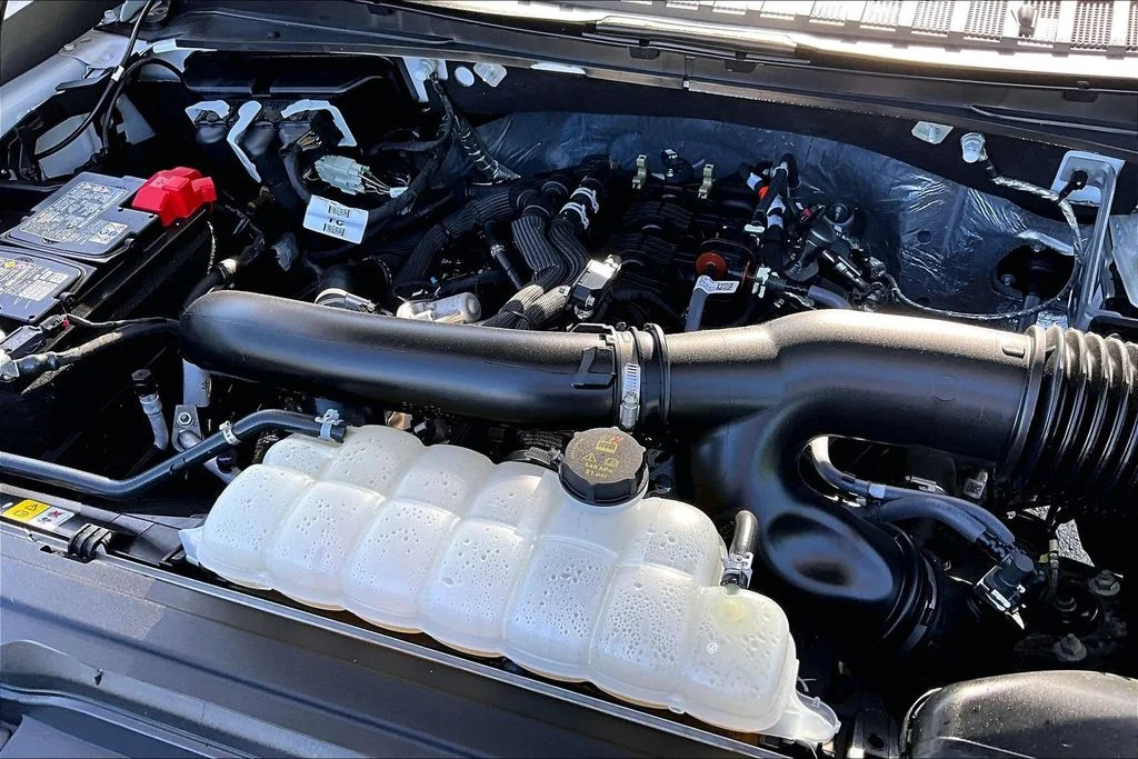 Certified Used 2025 Oxford White Ford Active image 35