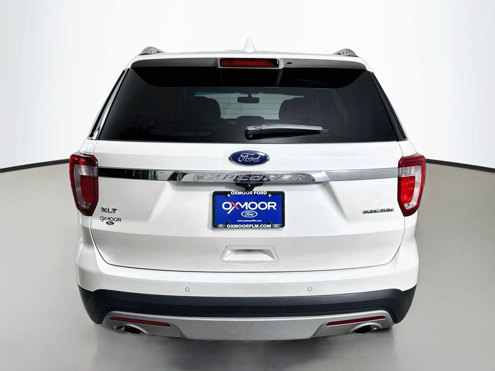 Used 2016 White Platinum Tri-Coat Metallic Ford XLT image 11