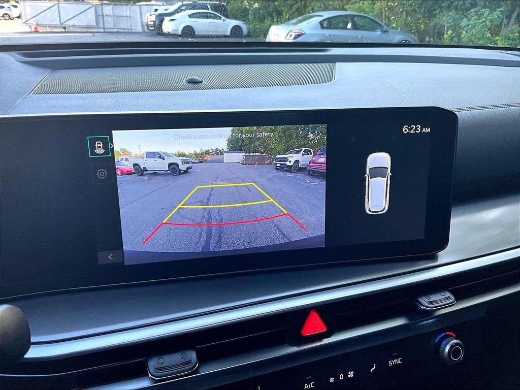 Used 2025 Black Kia S image 19