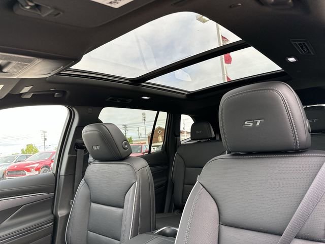 New 2026 Iridescent White Tricoat Buick Sport Touring image 18