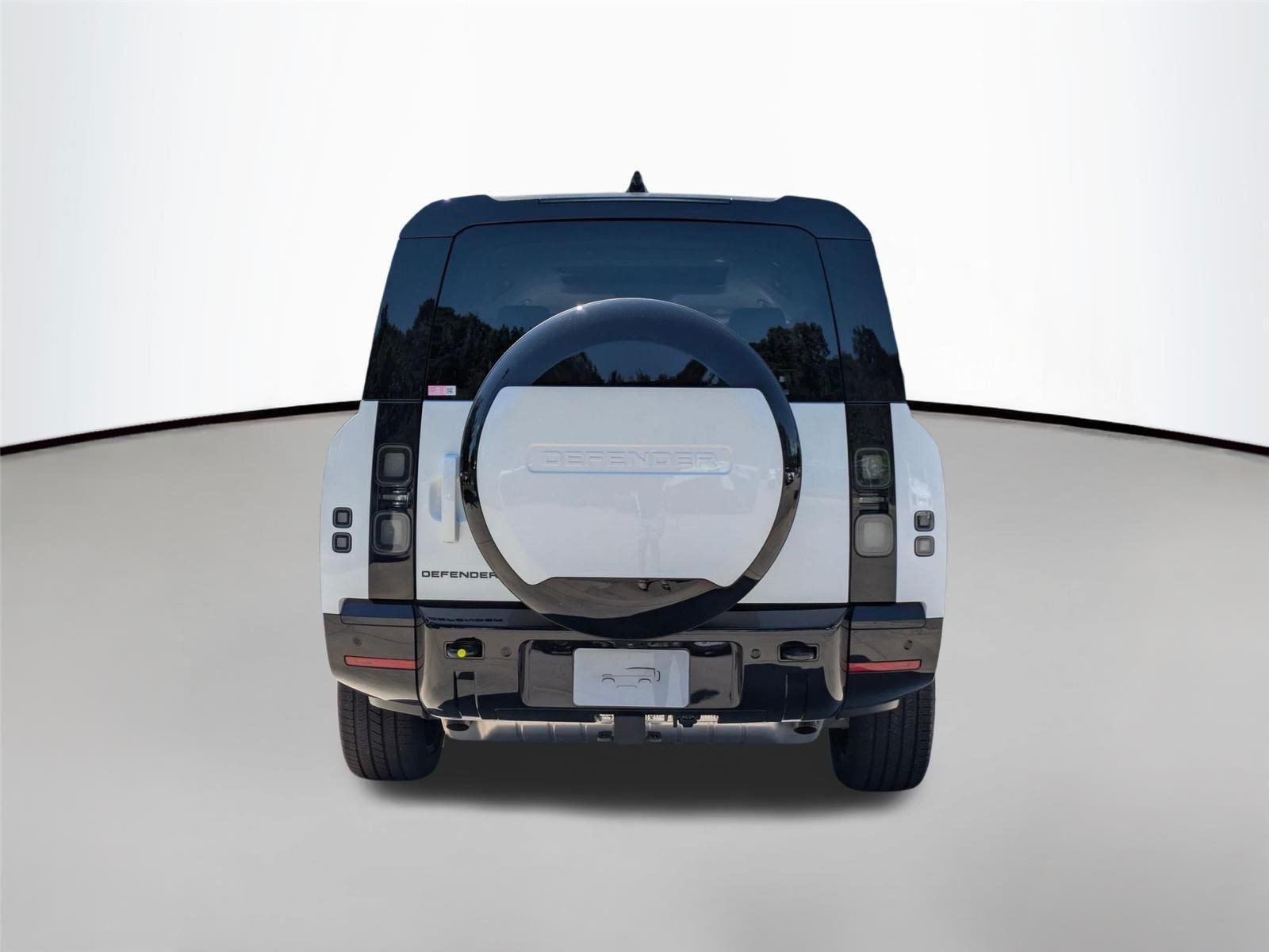 New 2026 Fuji White Land Rover X-Dynamic SE image 6