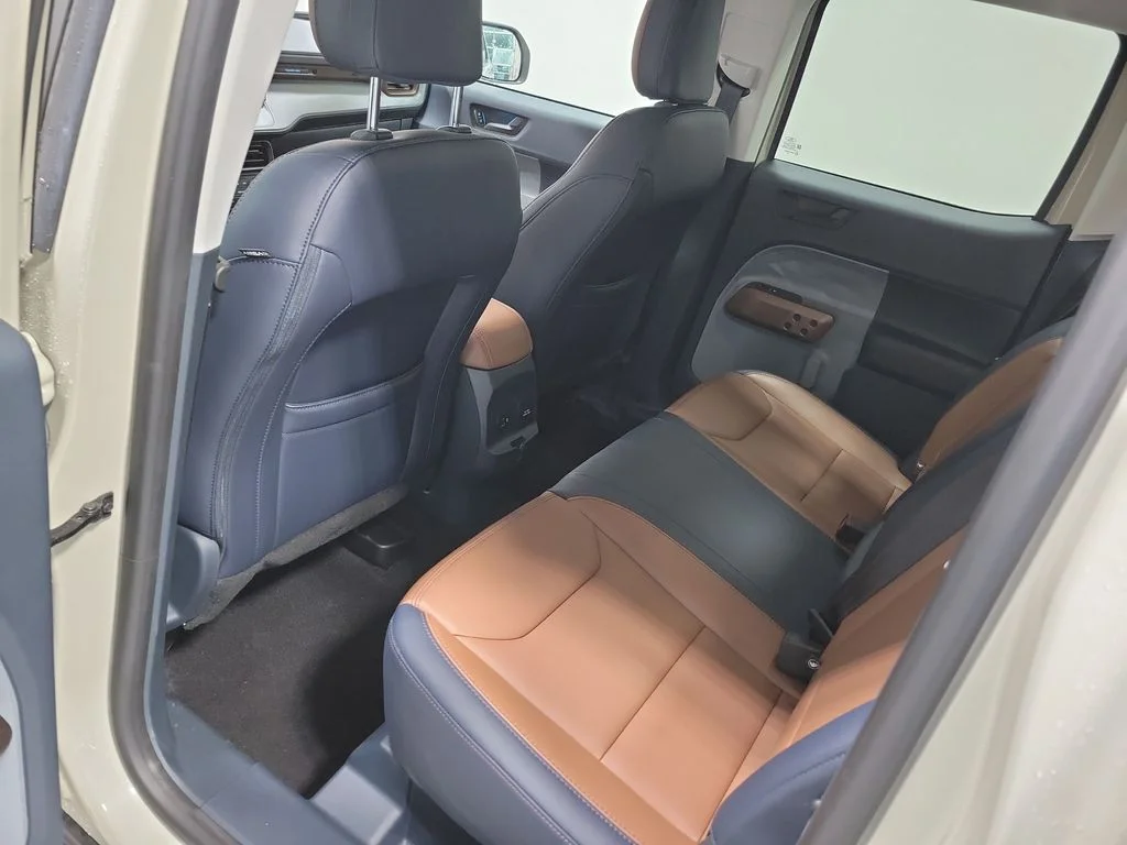 Used 2024  Ford Lariat image 26