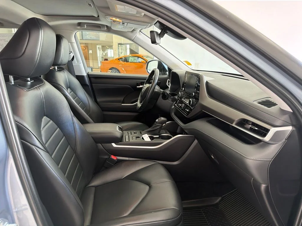 Used 2022 Moon Dust Toyota XLE image 37