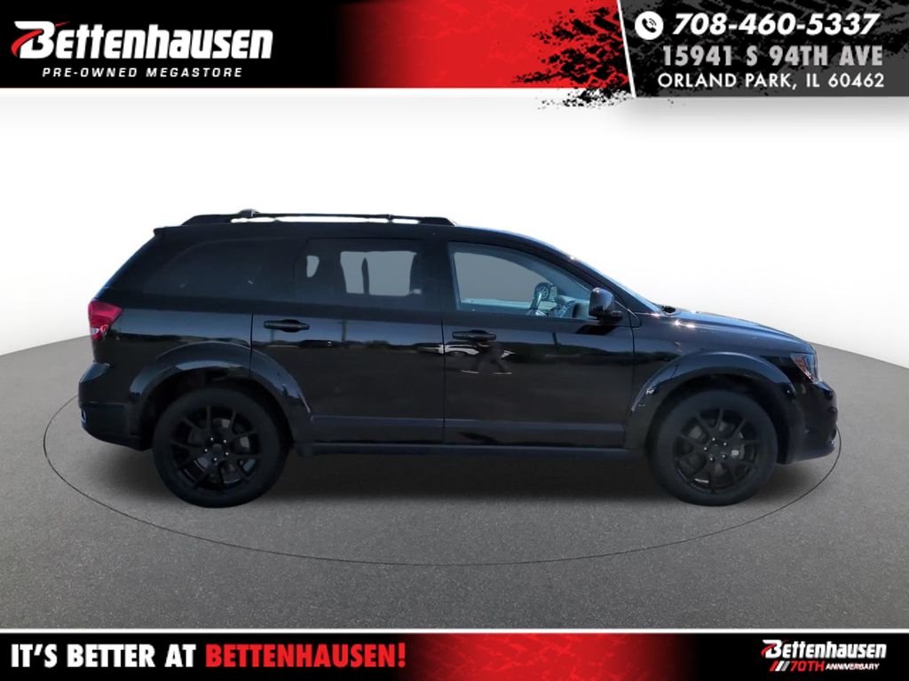 Certified Used 2016 Black Dodge SXT image 5