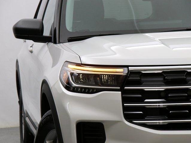 New 2026 Star White Metallic Tri-Coat Ford Active image 4